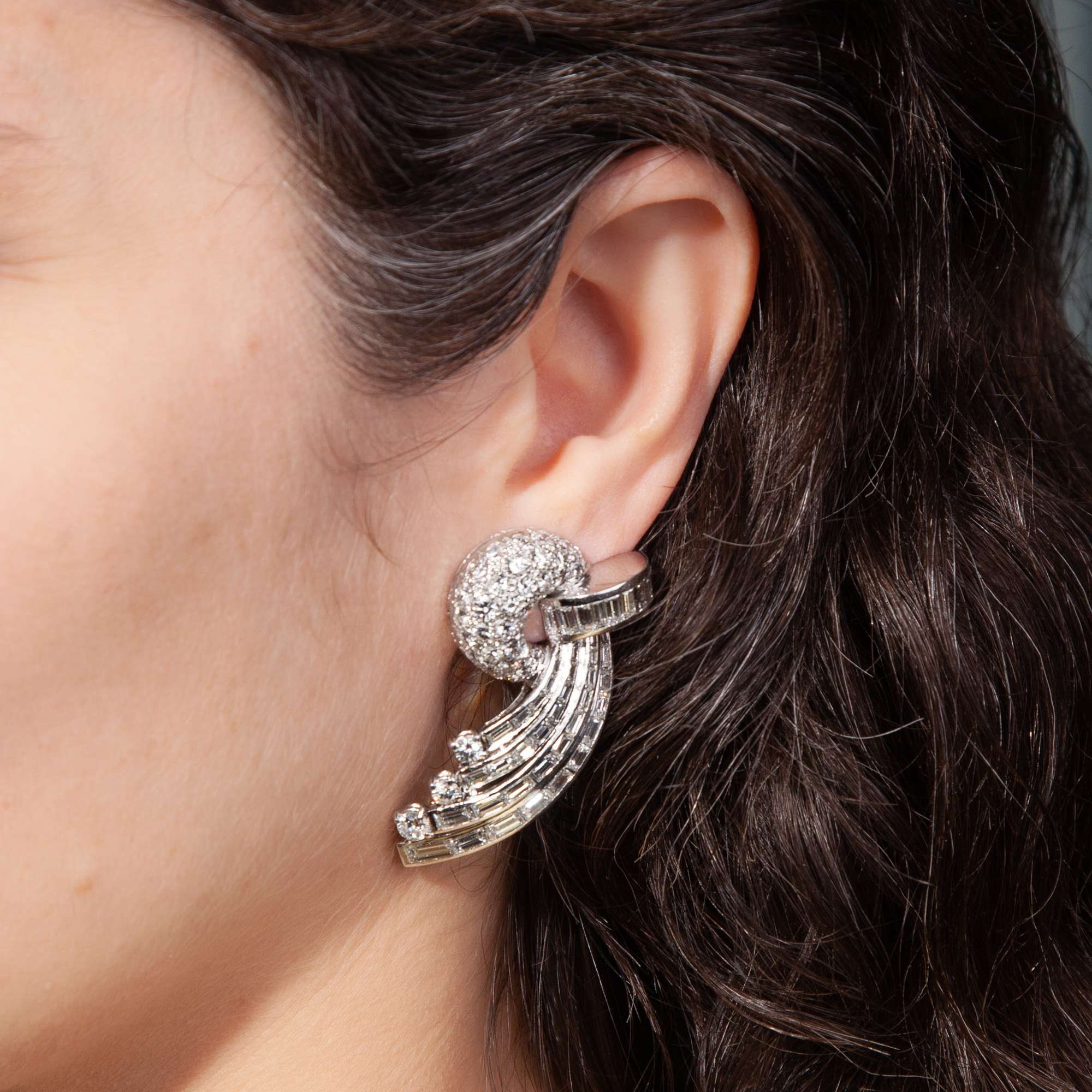 613140-hofer-antikschmuck-Glamouroese-Ohrstecker-mit-13-99-ct-Diamanten-in-Platin-1950er-Jahre-Stars-und-Sternschnuppen