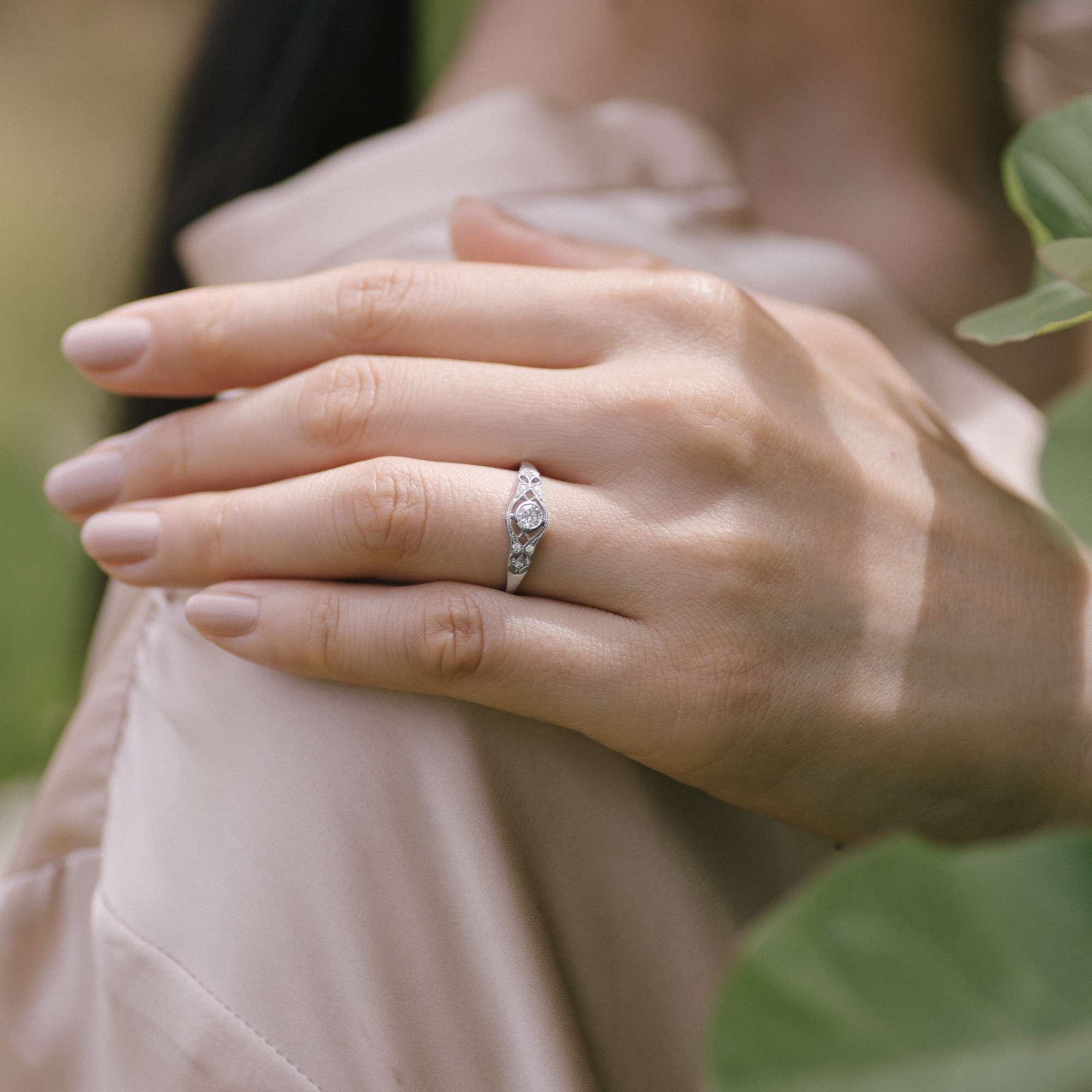 616082-hofer-antikschmuck-Aus-unserer-Werkstatt-Feiner-Platin-Ring-mit-lupenreinem-Diamanten-Lieblingsstueck-in-Platin_1