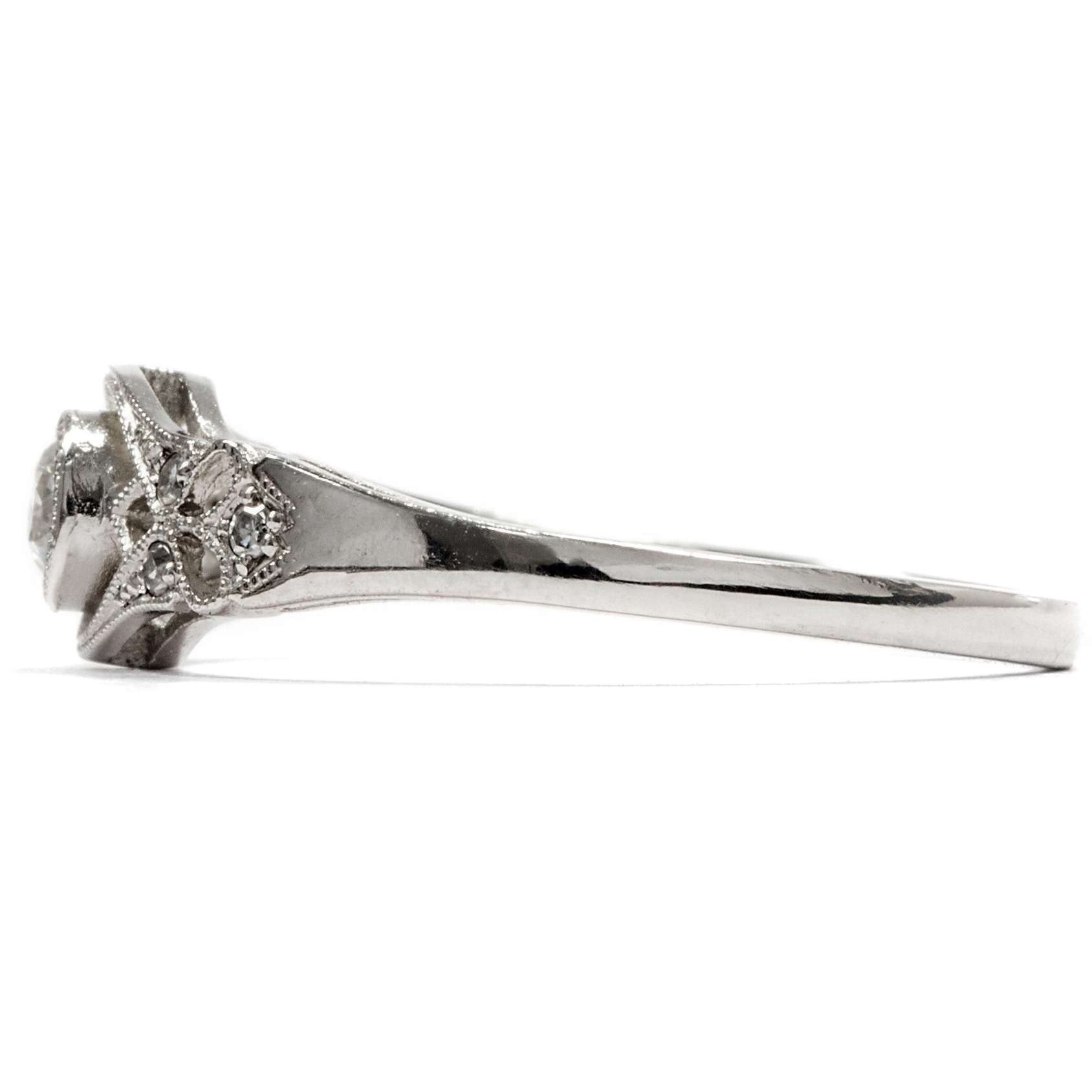 616082-hofer-antikschmuck-Aus-unserer-Werkstatt-Feiner-Platin-Ring-mit-lupenreinem-Diamanten-Lieblingsstueck-in-Platin_3