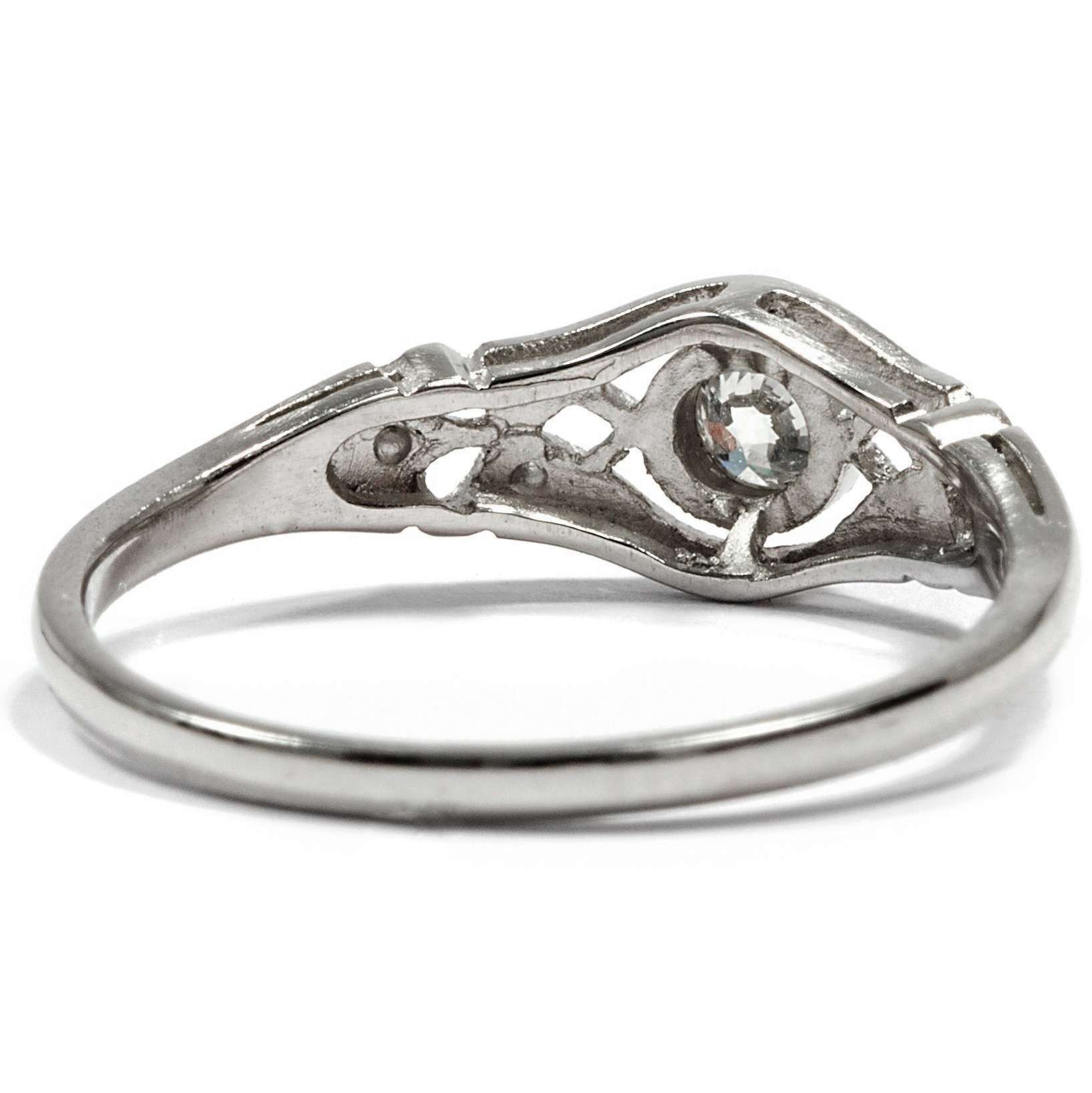 616082-hofer-antikschmuck-Aus-unserer-Werkstatt-Feiner-Platin-Ring-mit-lupenreinem-Diamanten-Lieblingsstueck-in-Platin_4
