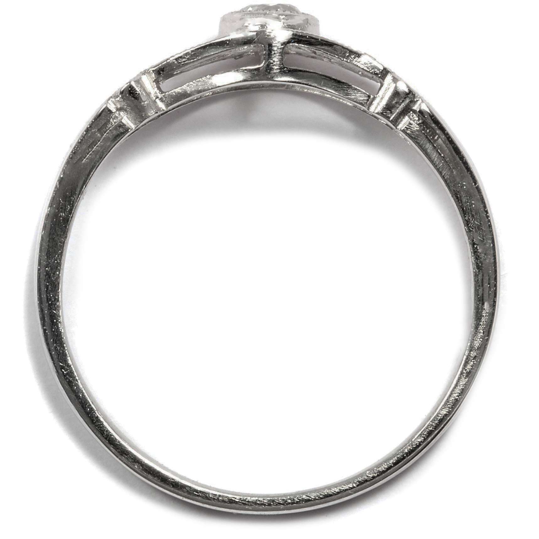 616082-hofer-antikschmuck-Aus-unserer-Werkstatt-Feiner-Platin-Ring-mit-lupenreinem-Diamanten-Lieblingsstueck-in-Platin_5