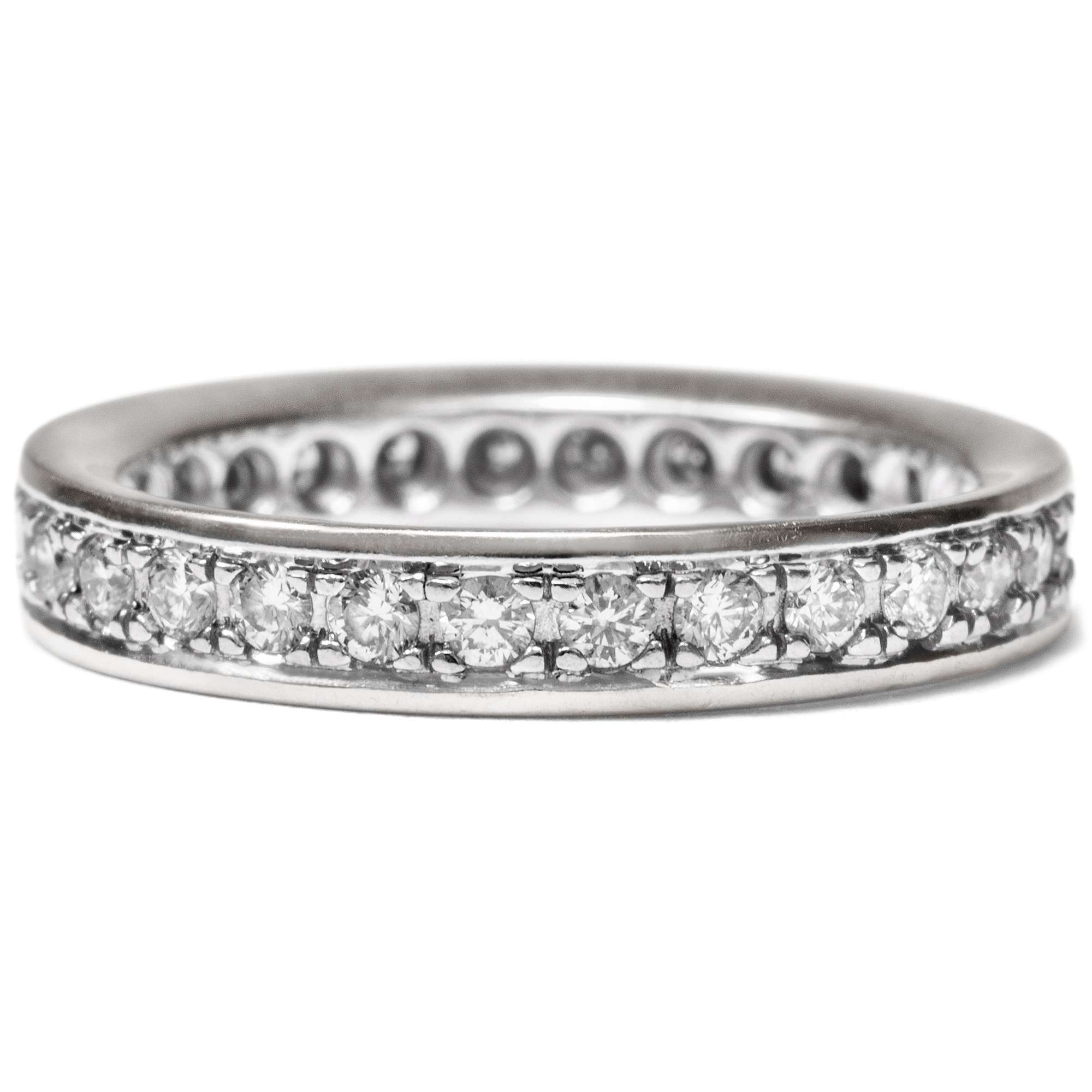 616394-hofer-antikschmuck-vVintage-Memory-Ring-mit-1-01-ct-Brillanten-in-Weissgold-RW-52-um-2000-Ein-Band-voll-Ewigkeit