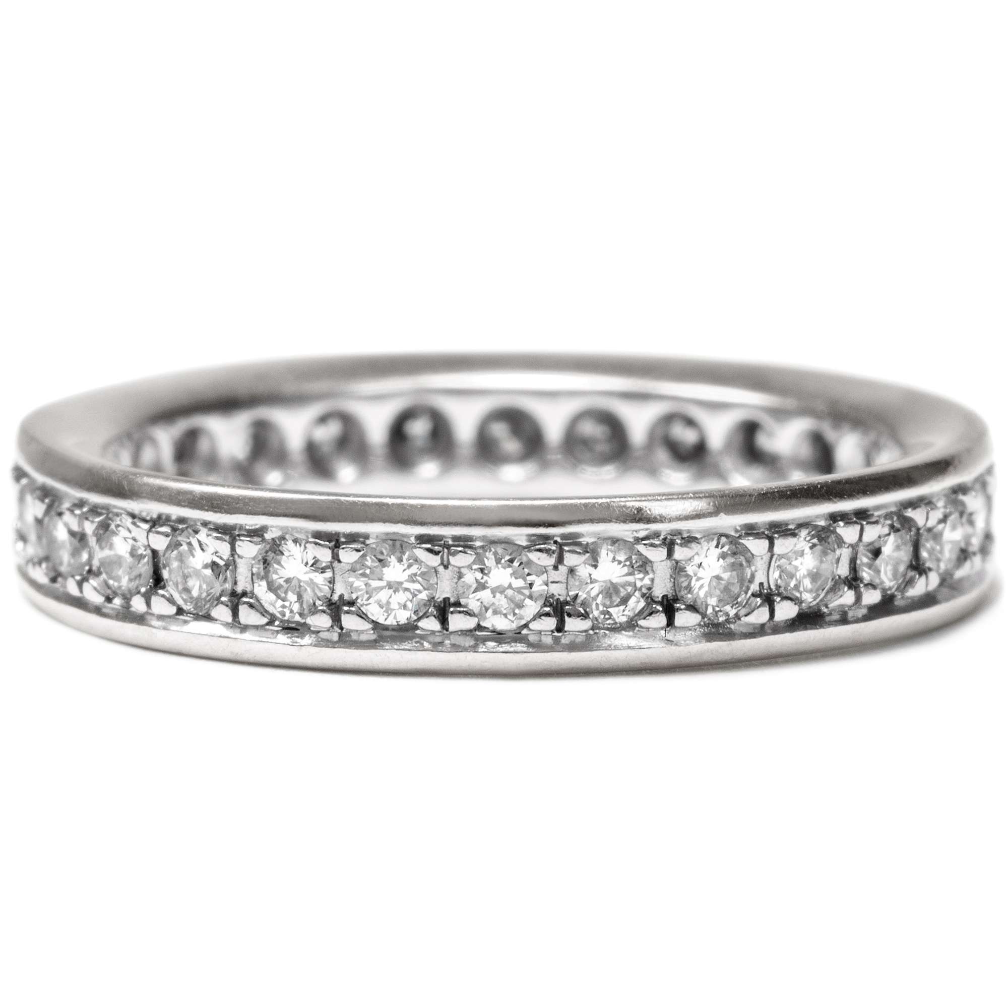 616394-hofer-antikschmuck-vVintage-Memory-Ring-mit-1-01-ct-Brillanten-in-Weissgold-RW-52-um-2000-Ein-Band-voll-Ewigkeit_1