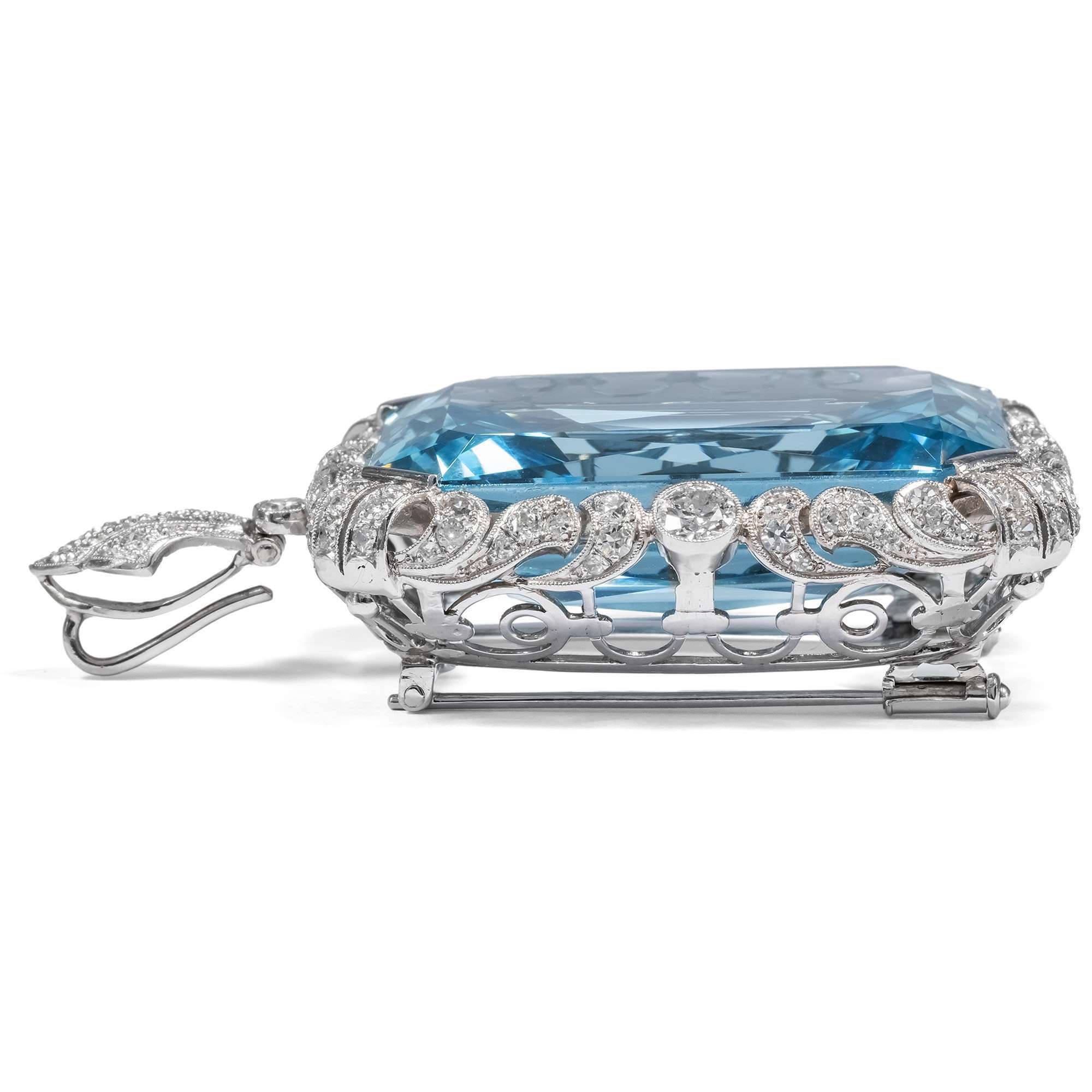 618325-hofer-antikschmuck-Prachtvolle-Anhaenger-Brosche-mit-104-00-ct-Aquamarin-und-Diamanten-1930er-Jahre-Ein-Fenster-zum-Meer_1