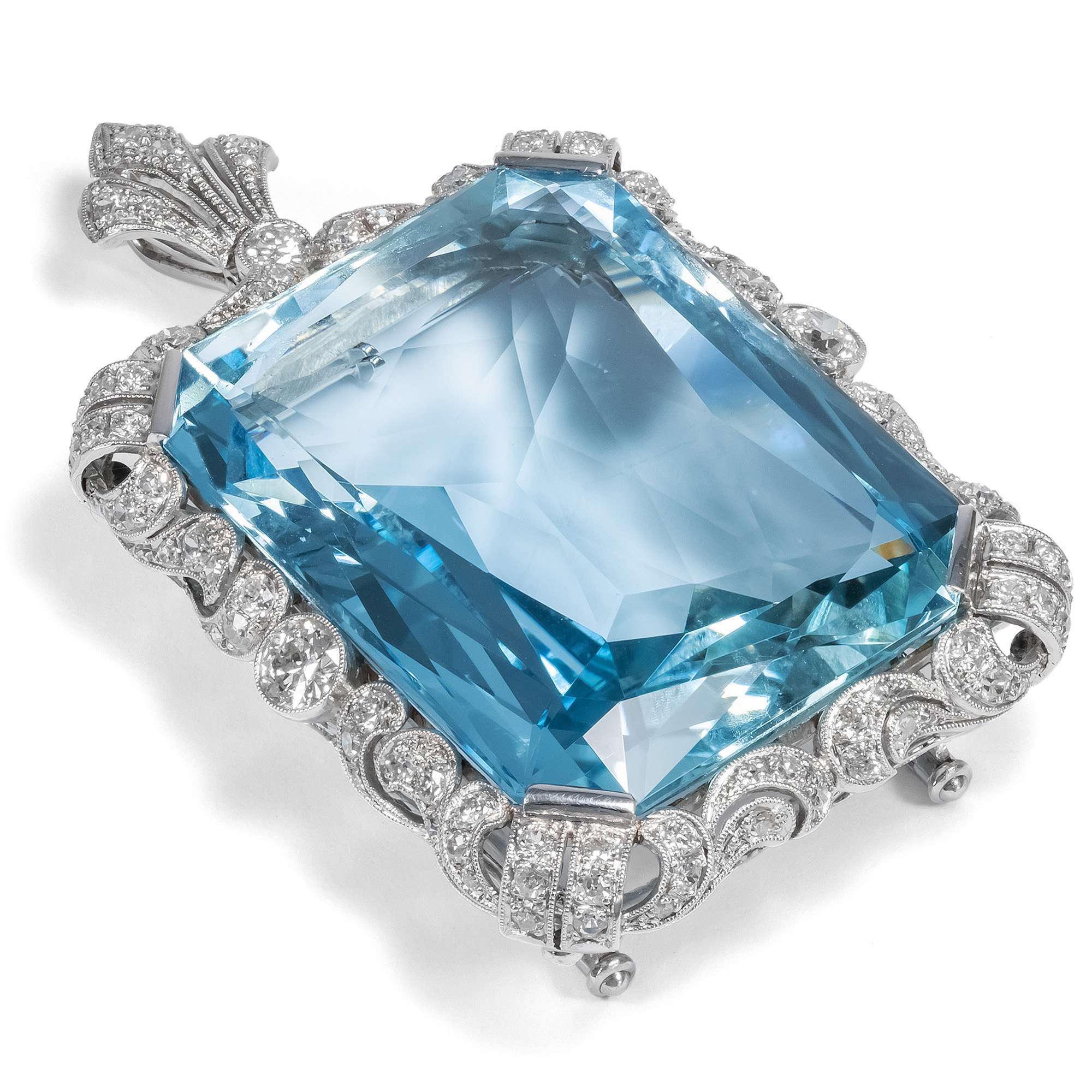 618325-hofer-antikschmuck-Prachtvolle-Anhaenger-Brosche-mit-104-00-ct-Aquamarin-und-Diamanten-1930er-Jahre-Ein-Fenster-zum-Meer_2