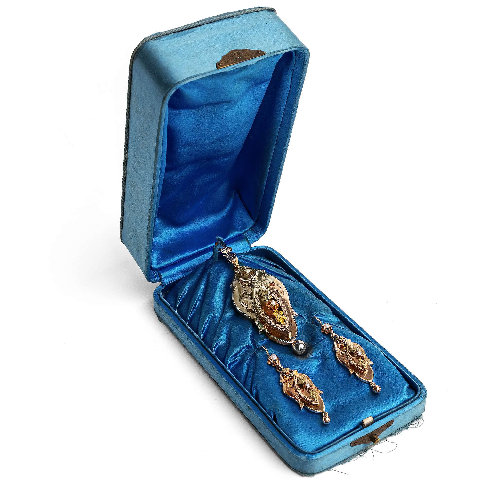 620752-hofer-antikschmuck-Antike-Demi-Parure-aus-Anhaenger-Brosche-und-Ohrringen-in-Rotgold-um-1875-Der-gute-Ton_6