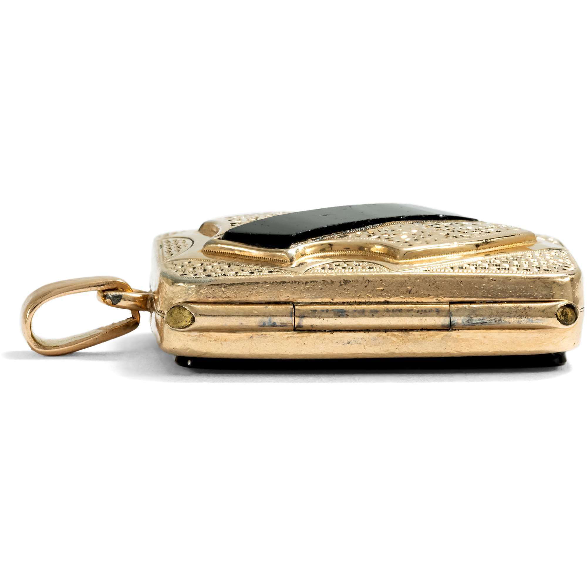 623974-hofer-antikschmuck-Antikes-Foto-Medaillon-in-Buchform-aus-Gold-und-Onyx-um-1885-Ein-Familienalbum