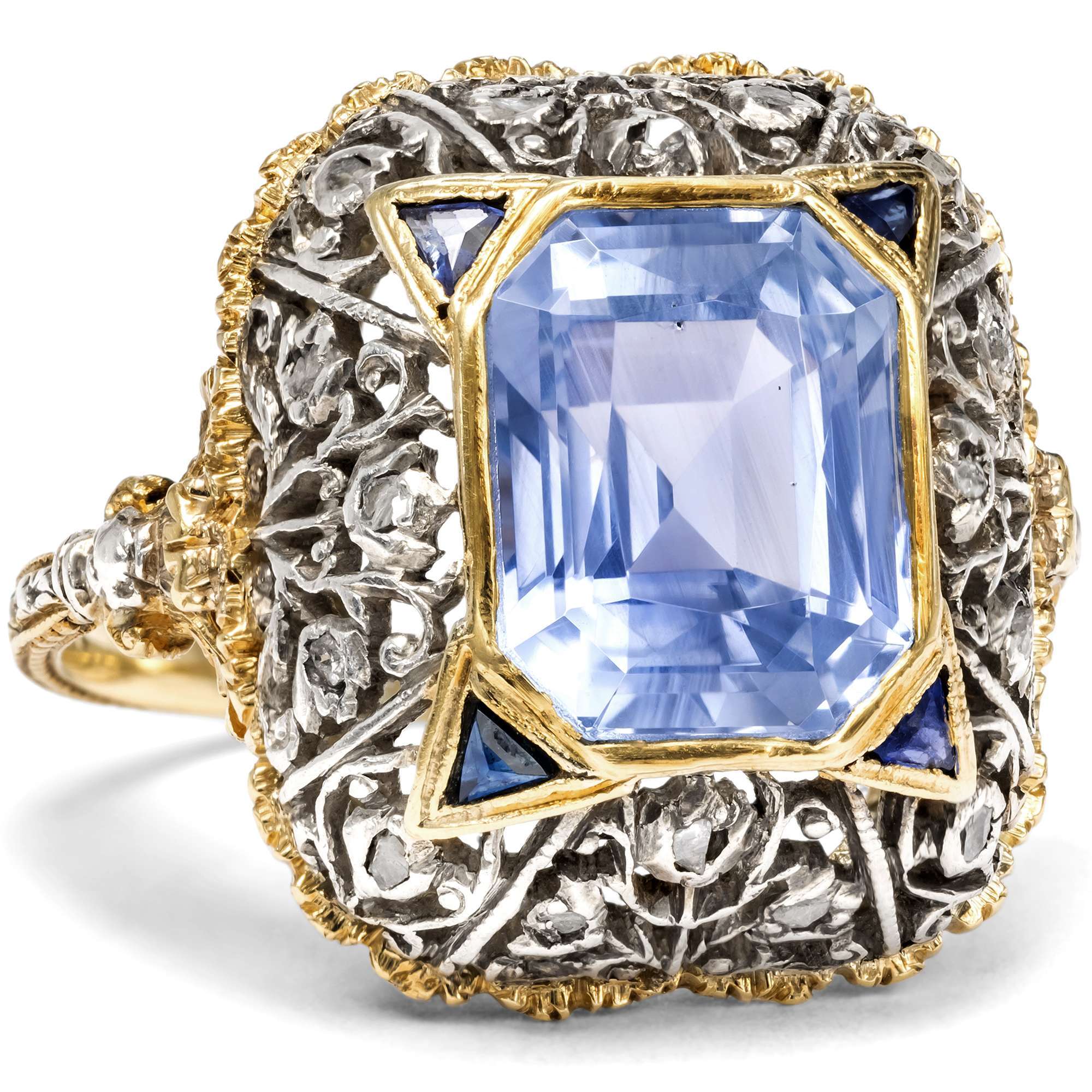 625085-hofer-antikschmuck-Wunderschoener-Ring-mit-unbehandeltem-Saphir-in-Silber-und-Gold-1930er-Jahre-Ein-verwunschener-Garten