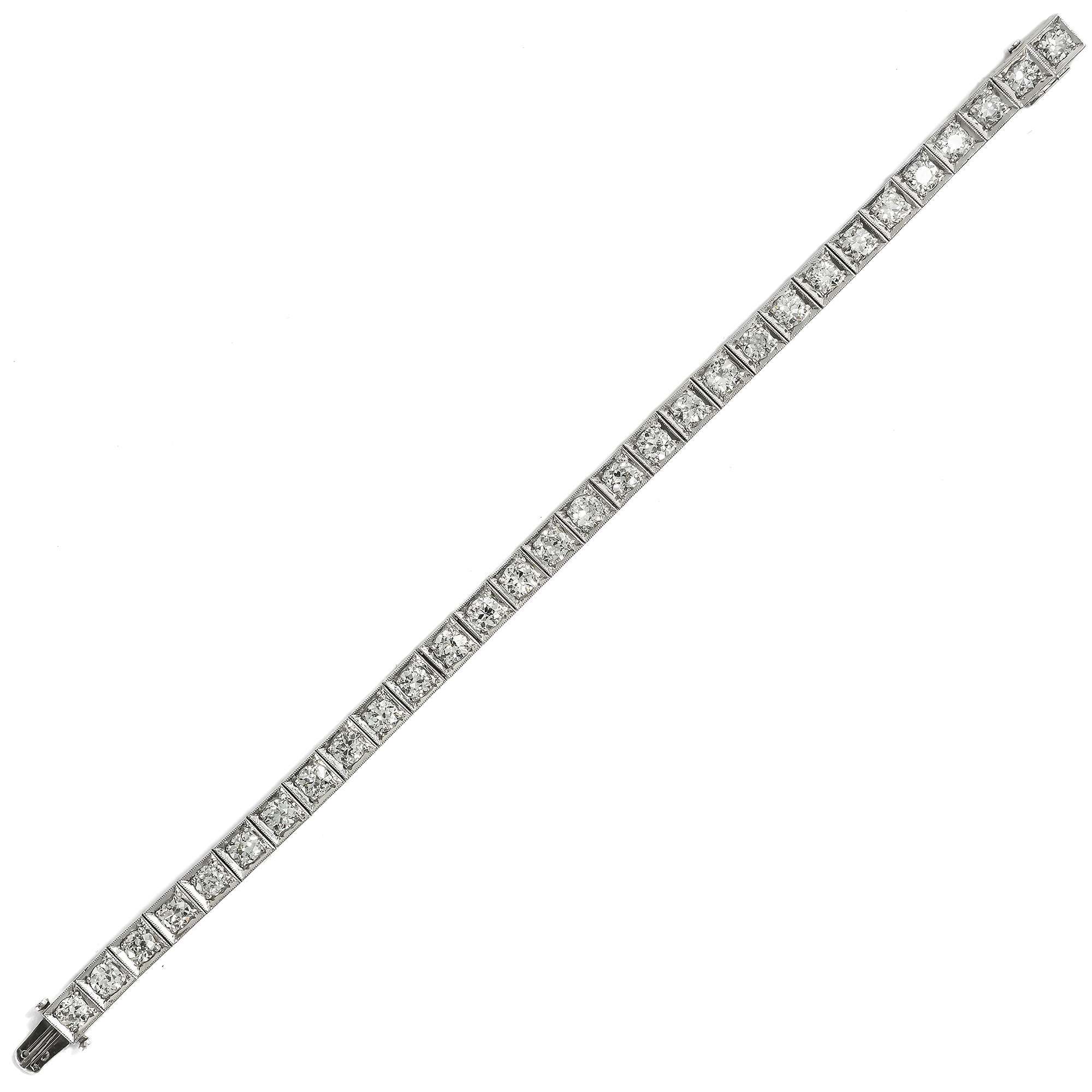625466-hofer-antikschmuck-Elegantes-Armband-mit-8-25-ct-Diamanten-in-Platin-von-Chaumet-Paris-um-1925-Eine-Linie-aus-Licht_1