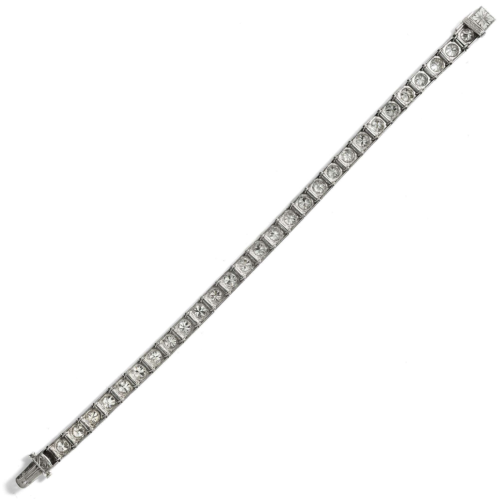 625466-hofer-antikschmuck-Elegantes-Armband-mit-8-25-ct-Diamanten-in-Platin-von-Chaumet-Paris-um-1925-Eine-Linie-aus-Licht_2