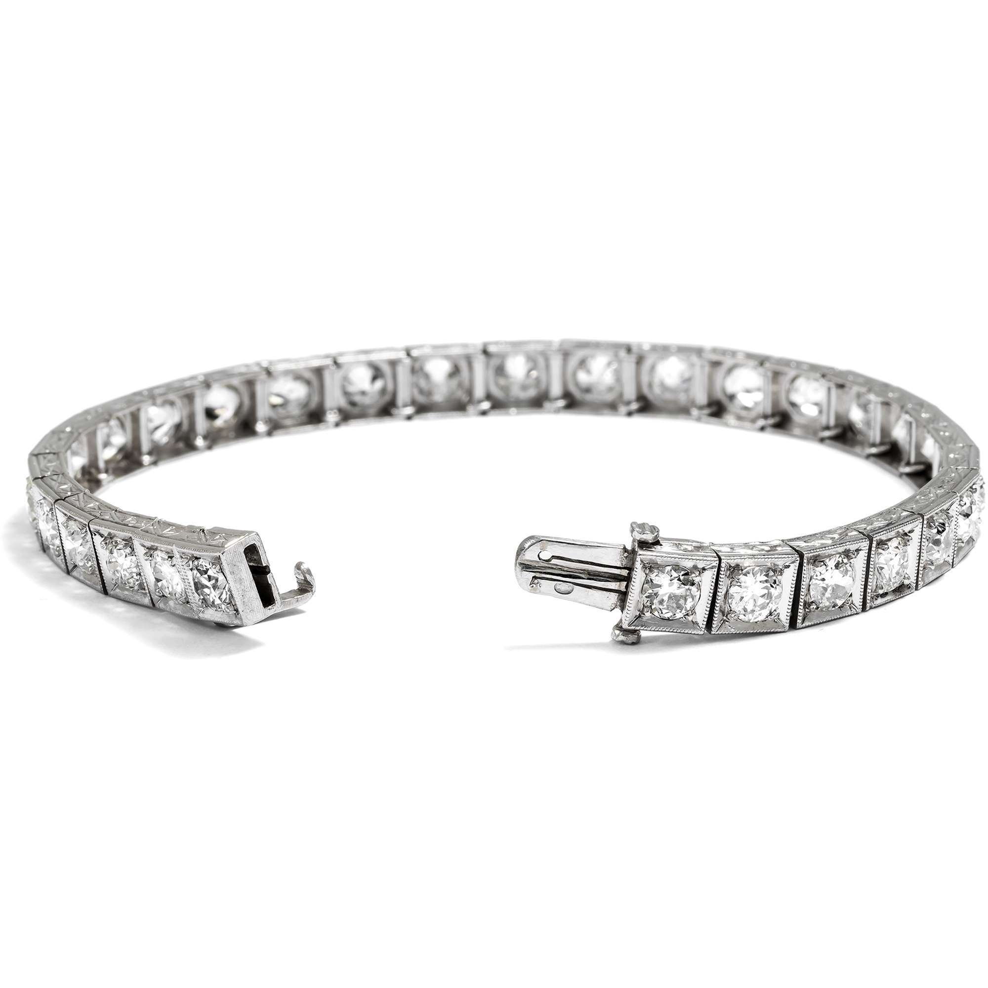 625466-hofer-antikschmuck-Elegantes-Armband-mit-8-25-ct-Diamanten-in-Platin-von-Chaumet-Paris-um-1925-Eine-Linie-aus-Licht_3