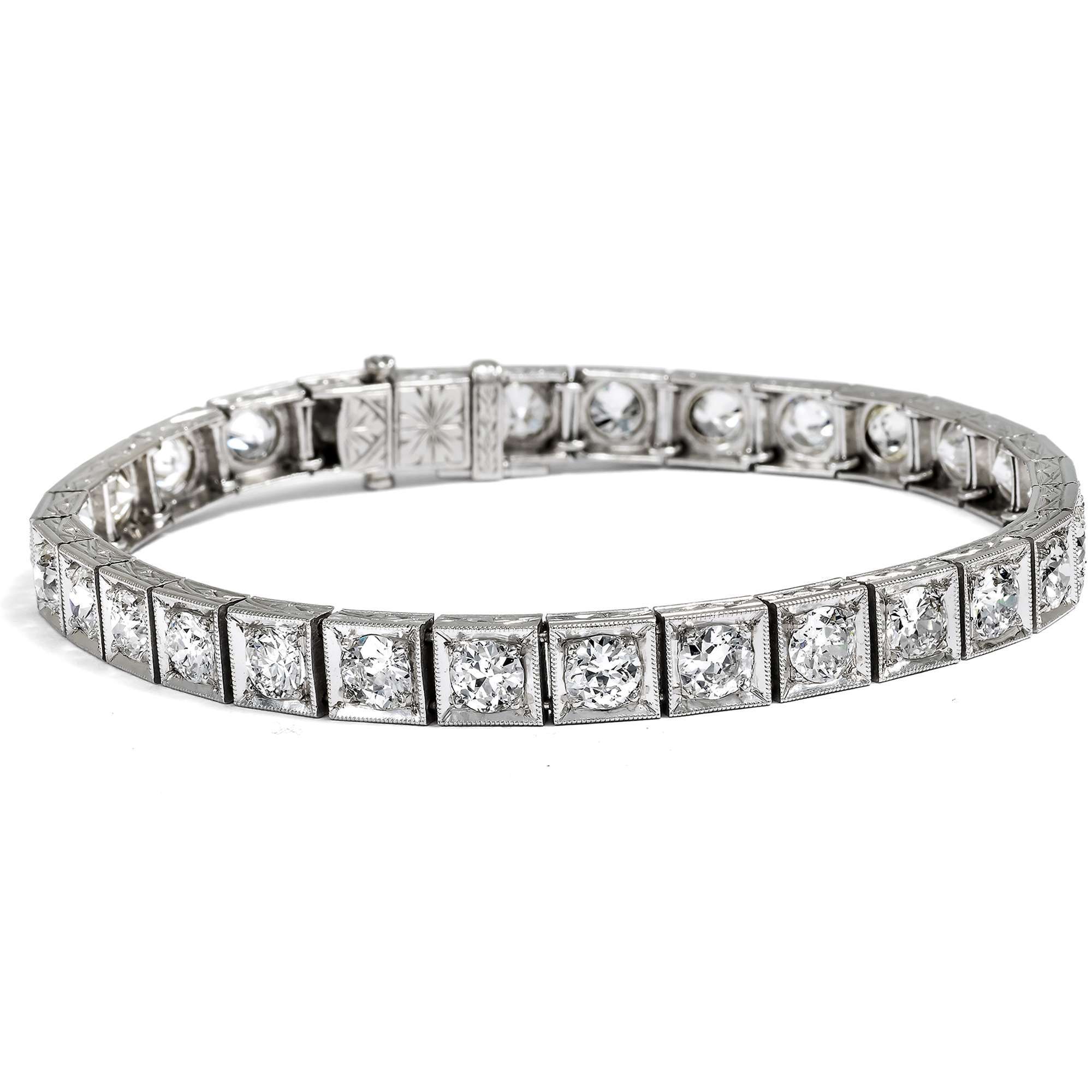 625466-hofer-antikschmuck-Elegantes-Armband-mit-8-25-ct-Diamanten-in-Platin-von-Chaumet-Paris-um-1925-Eine-Linie-aus-Licht_4
