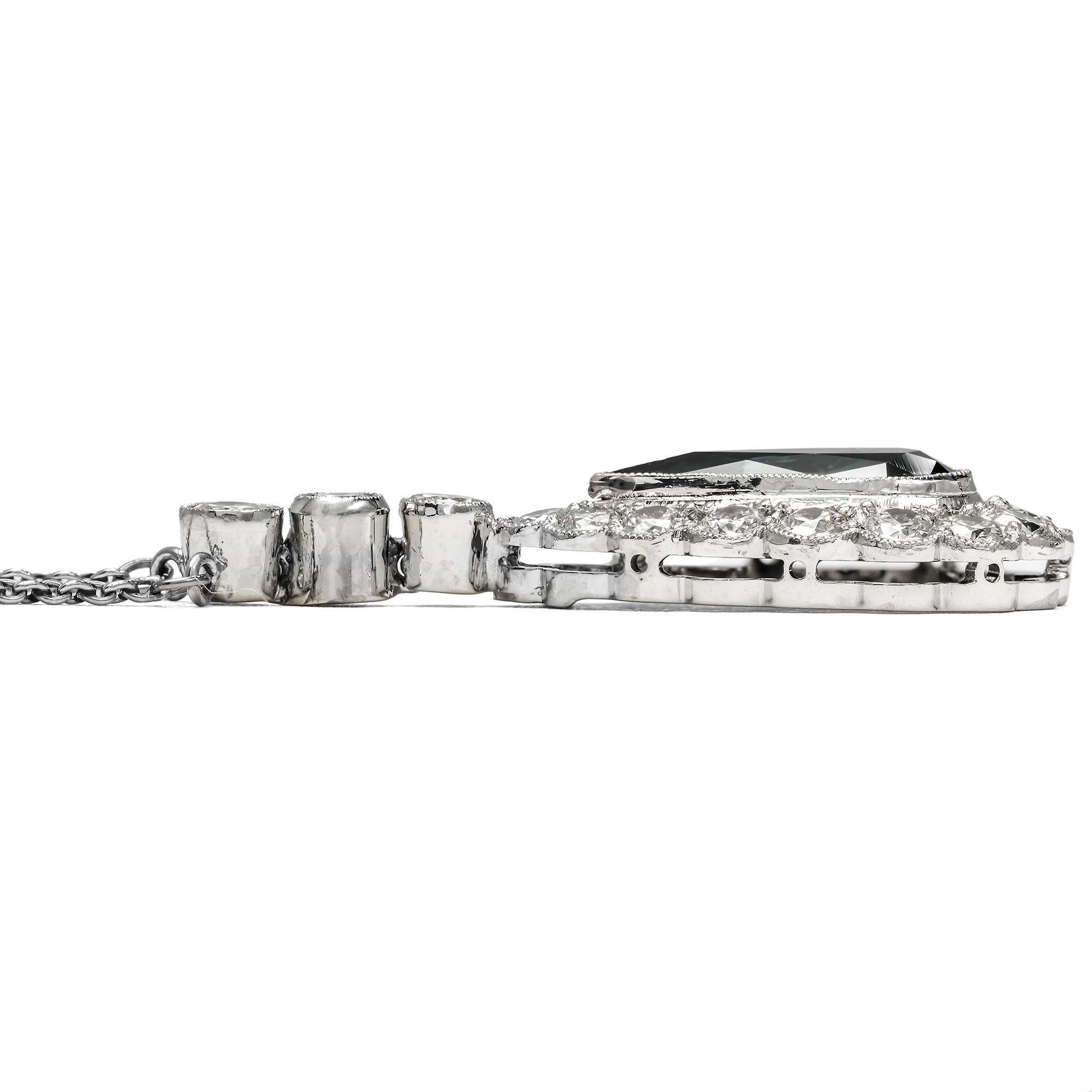 625640-hofer-antikschmuck-Feines-Collier-des-Art-Deco-mit-Saphir-und-Diamanten-in-Platin-Wilhelm-Mueller-Berlin-um-1925-Ein-Tropfen-Mitternacht_1