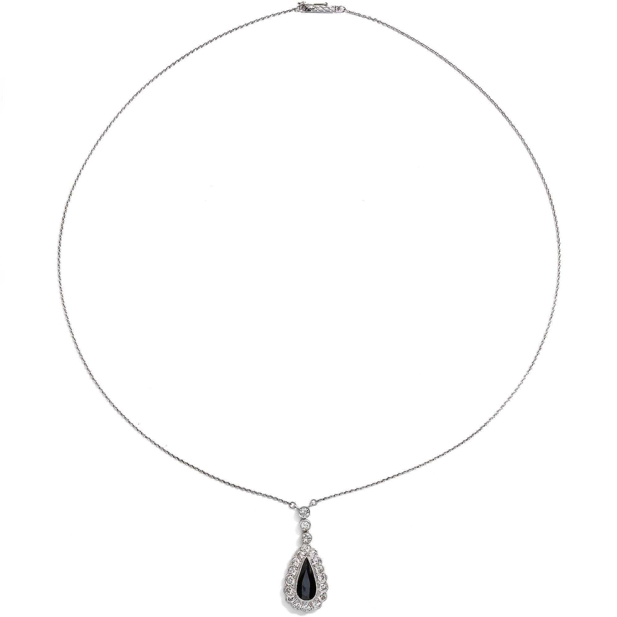 625640-hofer-antikschmuck-Feines-Collier-des-Art-Deco-mit-Saphir-und-Diamanten-in-Platin-Wilhelm-Mueller-Berlin-um-1925-Ein-Tropfen-Mitternacht_2