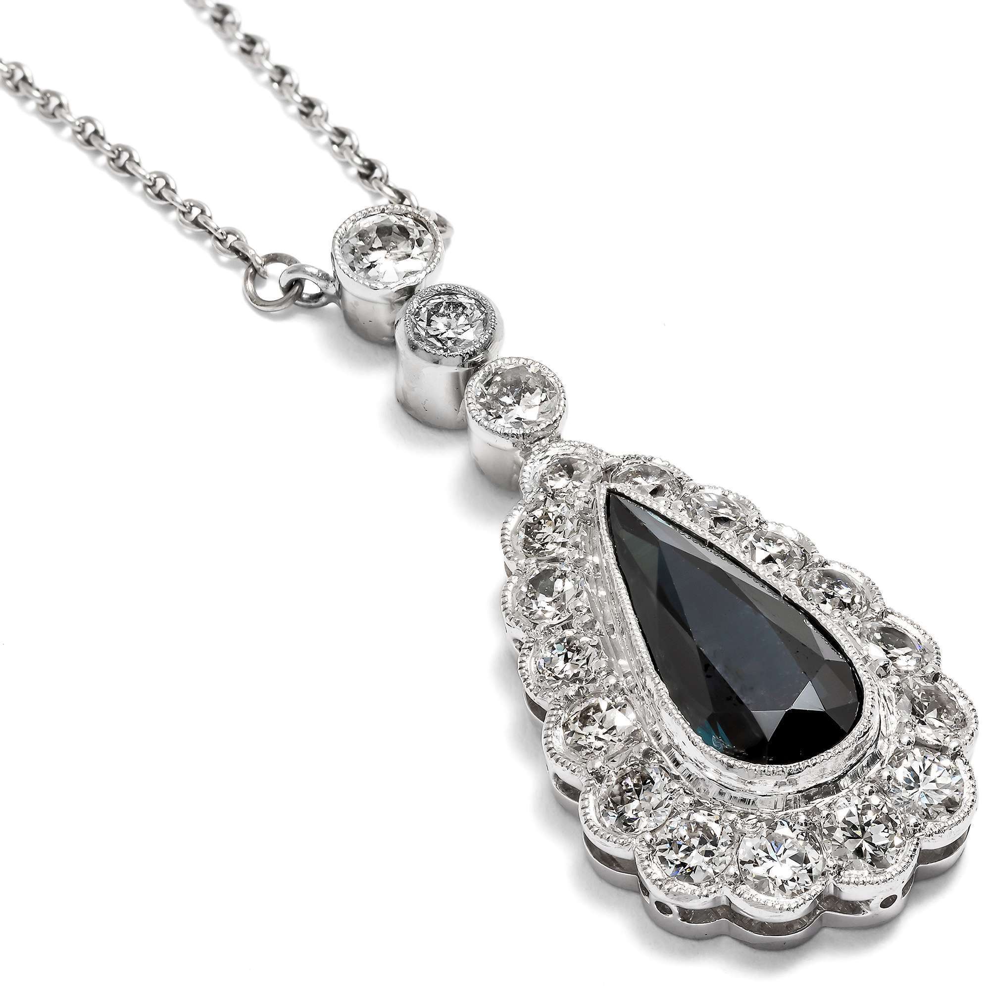 625640-hofer-antikschmuck-Feines-Collier-des-Art-Deco-mit-Saphir-und-Diamanten-in-Platin-Wilhelm-Mueller-Berlin-um-1925-Ein-Tropfen-Mitternacht_3