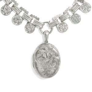 627042-hofer-antikschmuck-Prachtvolles-Aesthetic-Movement-Collier-mit-Medaillon-aus-Silber-England-um-1880-Efeu-und-Liebesvoegel_2