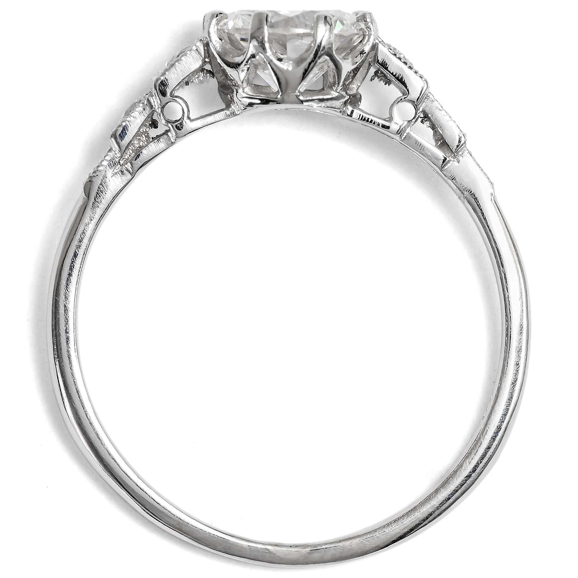 627354-hofer-antikschmuck-Eleganter-Platin-Ring-mit-0-98-ct-Brillant-Solitaer-um-1965-2025-Stangers-in-the-night_3