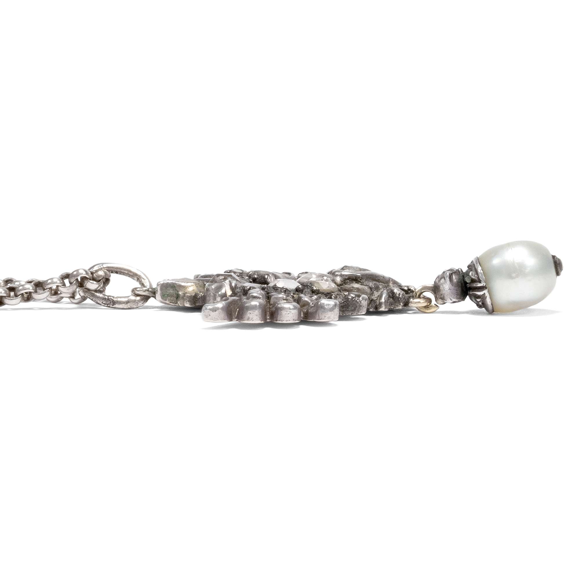 627786-hofer-antikschmuck-Ungewoehnlicher-Anhaenger-mit-Diamantrosen-und-Perle-2-Haelfte-19-Jh-Mysterioeser-Begleiter_2